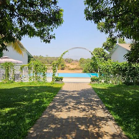 River Estates Luxury Resort & Spa Karjat Luaran gambar