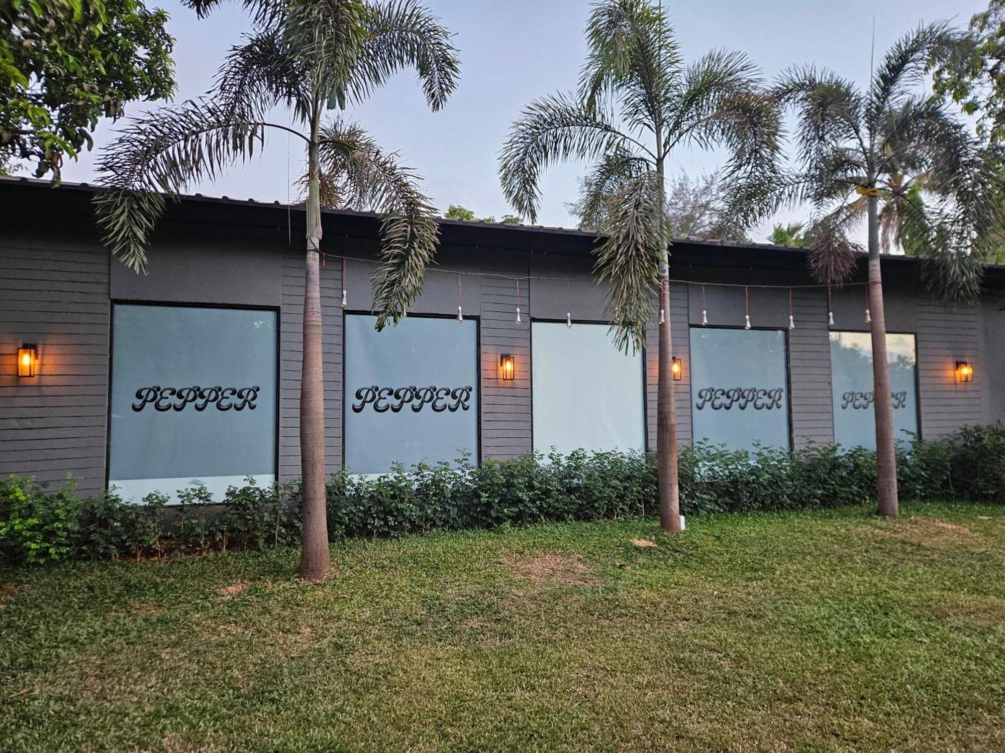 River Estates Luxury Resort & Spa Karjat Luaran gambar